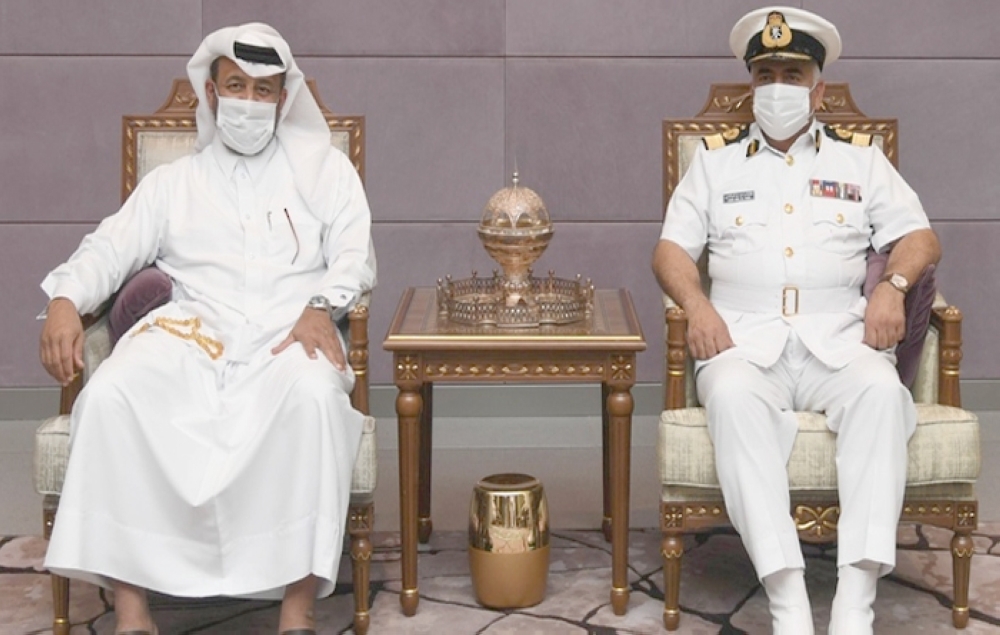 قائد القوات البحرية القطرية يبدأ زيارة لسلطنة عمان