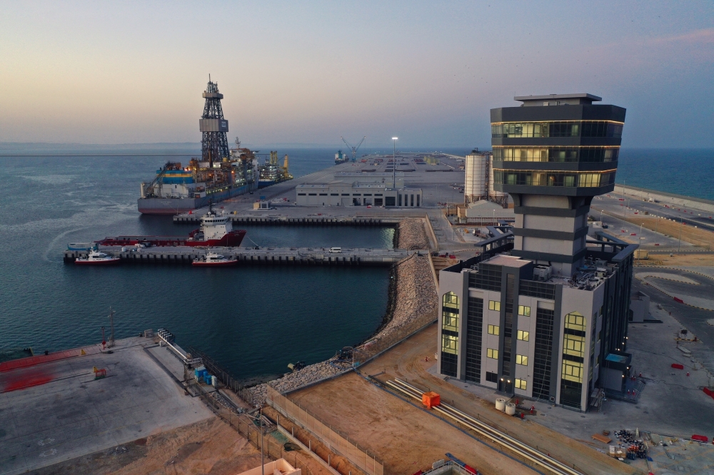 «أسياد» تباشر إدارة وتشغيل محطة البضائع بميناء الدقم