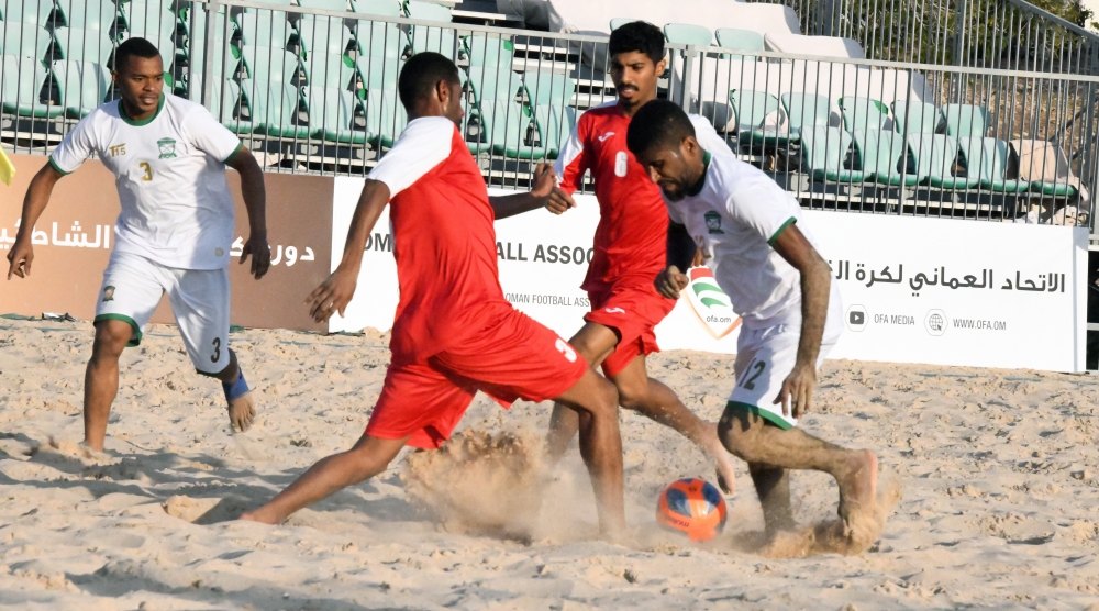 العروبة يفوز على الشباب ويتأهلان للدور المقبل بدوري كرة القدم الشاطئية