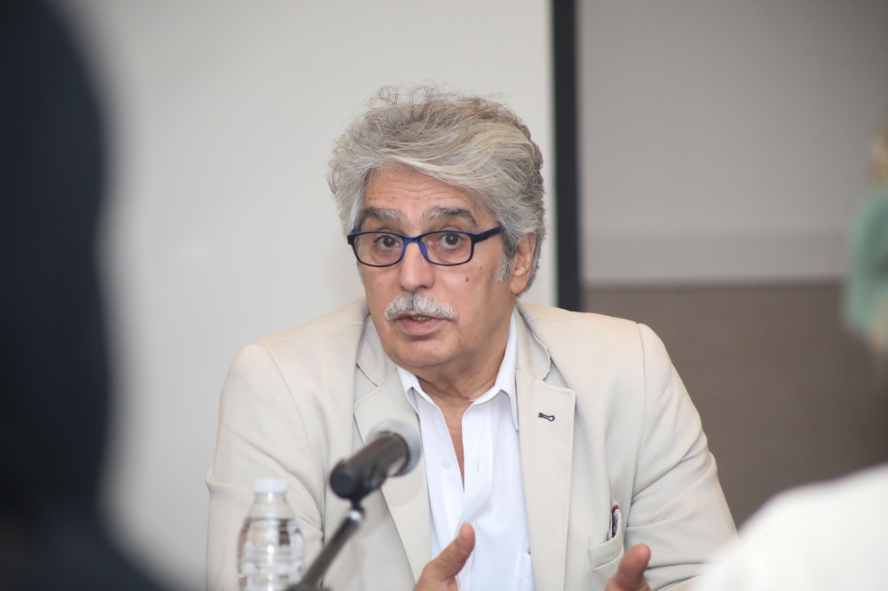 أبو عصام في مسقط وباب الحارة مفتوح في السيفة والسليطي تصدر الإيرادات المسرحية بعد عادل إمام