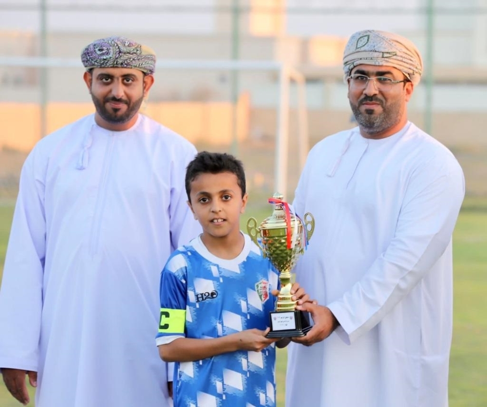 300 لاعب في مهرجان مدرسة شناص الكروية بالسلام