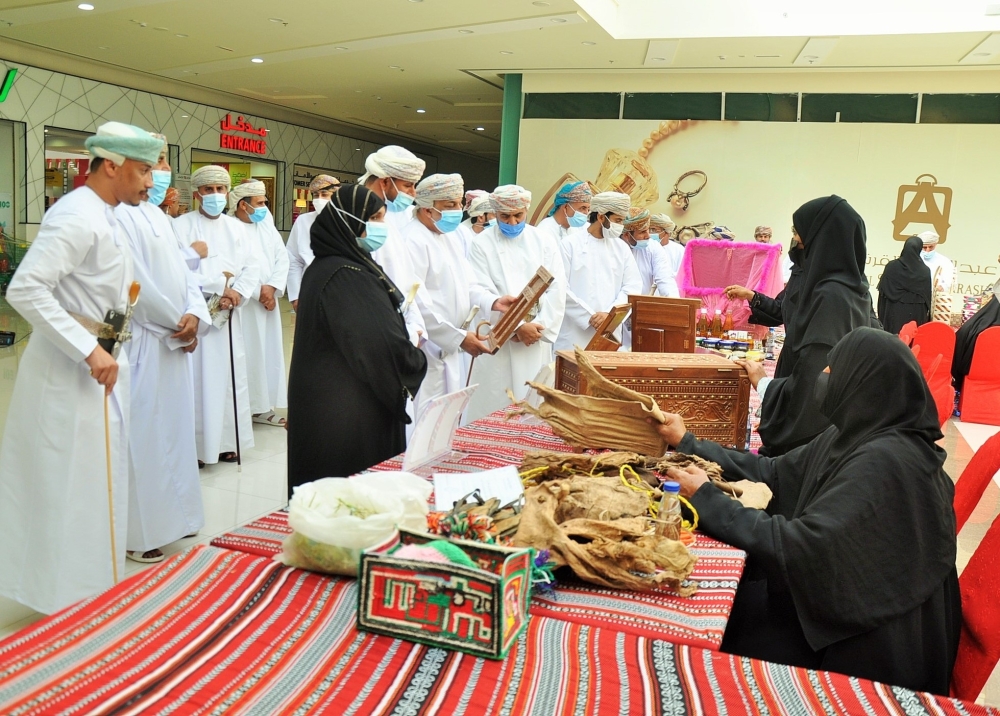 تنظيم معرض للصناعات الحرفية بالظاهرة