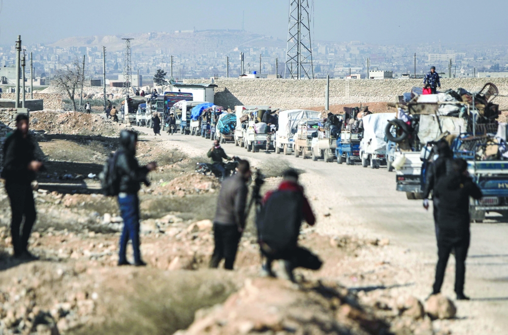 تقرير : سوريون ينتقلون من الخيم إلى مساكن مؤقتة.. والمعاناة مستمرة