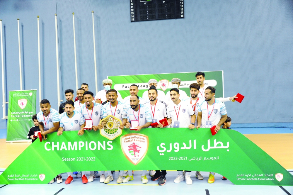 صلاله يتوج بكأس دوري الصالات في نسخته الأولى .. والشباب وصيفا