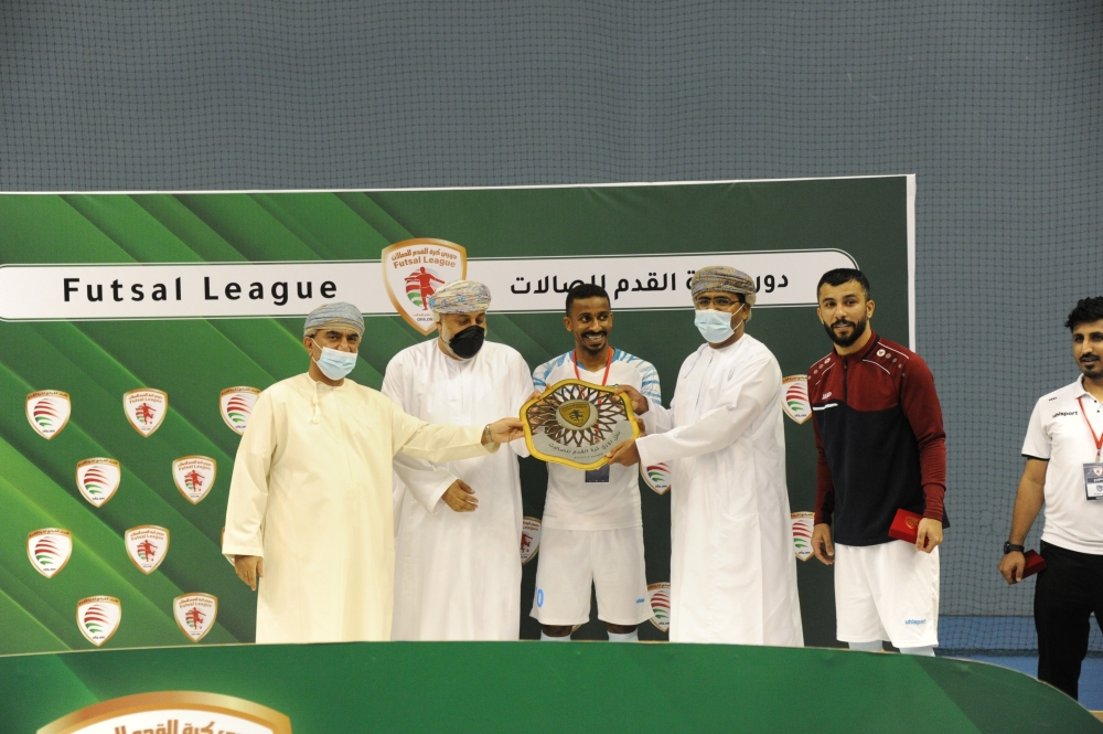 صلالة يكتب التاريخ بمداد الذهب ويتوج بدوري الصالات لكرة القدم