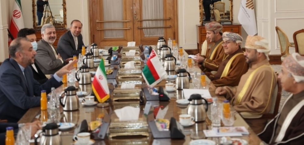 سلطنة عمان وإيران تعقدان مشاورات سياسية وتبحثان مجالات التعاون