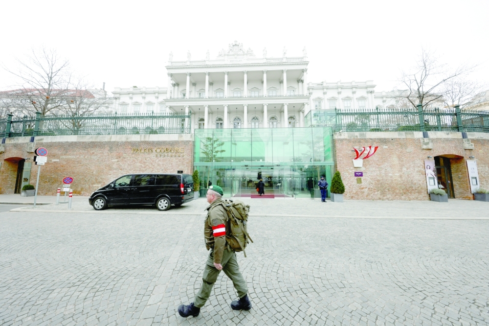 إيران تؤكد بلوغها مرحلة “حساسة” في المباحثات النووية وتبقّي قضايا “مهمة لم يتم حلها “