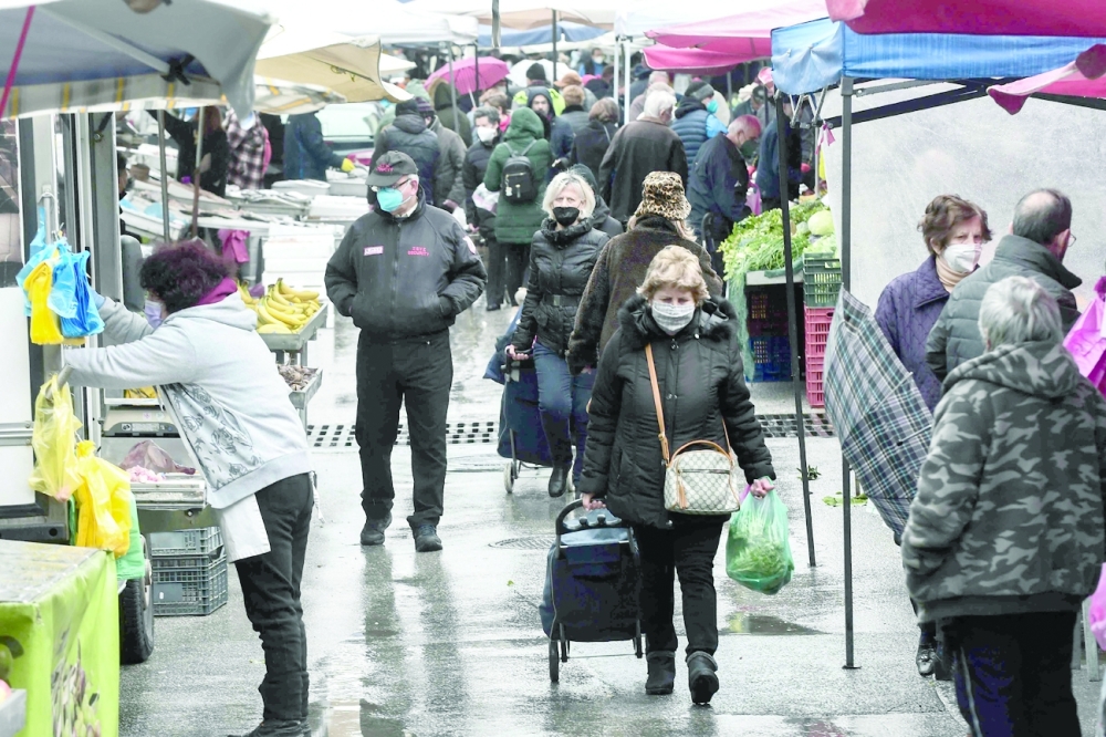 كوريا الجنوبية تسمح باستخدام “فايزر” للأطفال.. وبولندا تلغي معظم القيود