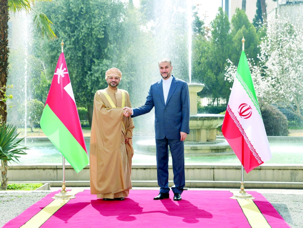 Oman, Iran ministers hold talks