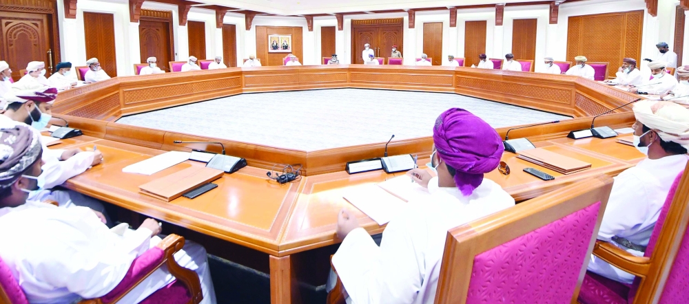 استعراض طلب ازدواجية طريق ثمريت-المزيونة ومركز للمحاصيل الزراعية