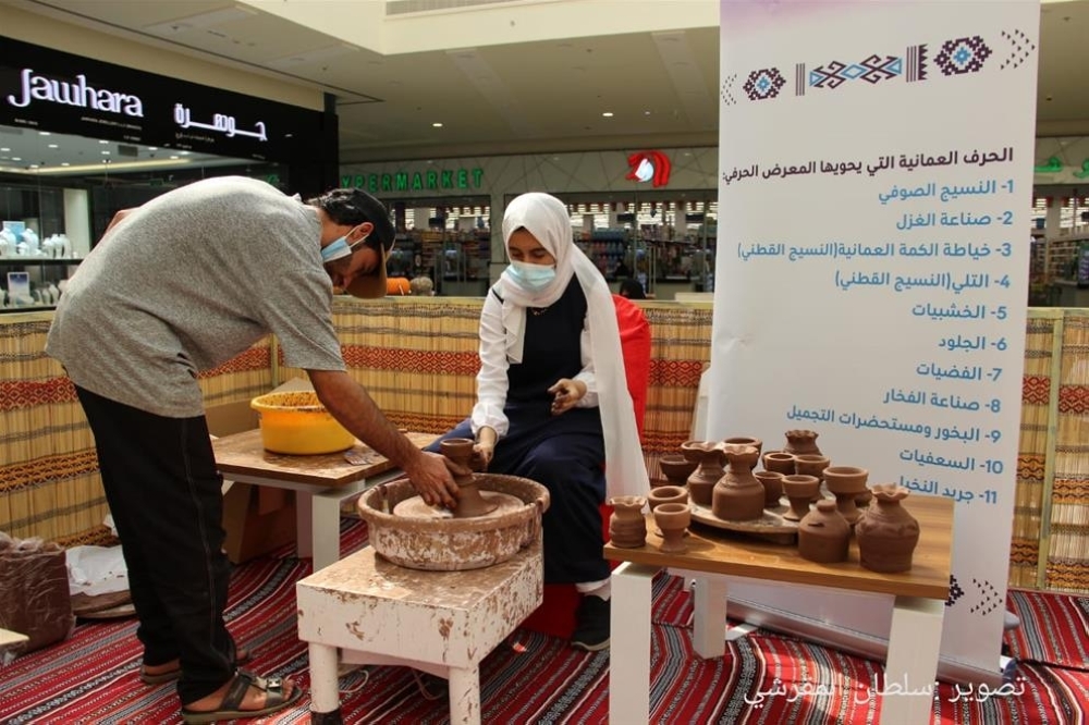 معرض الصناعات الحرفية بعبري فرصة لإيجاد منافذ تسويقية