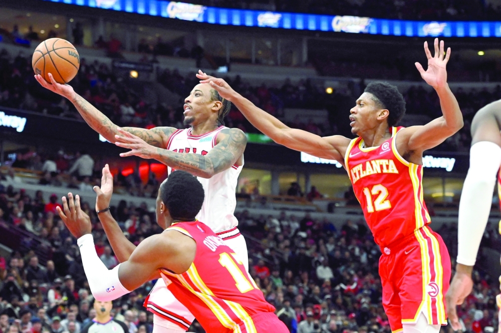 DeRozan fuels Bulls win, Warriors rout Trail Blazers