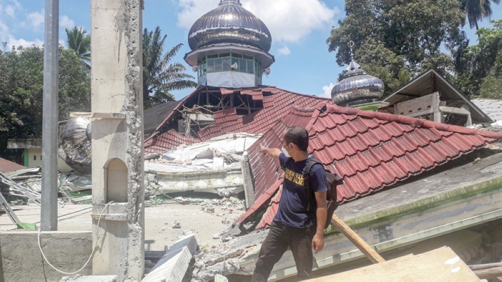 Seven dead as 6.2-magnitude earthquake strikes Sumatra