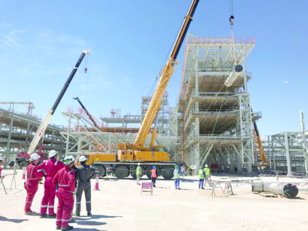 سلطنة عمان ترفع إنتاجها النفطي وتستهدف متوسطا يوميا مليونا و٥٥ ألف برميل