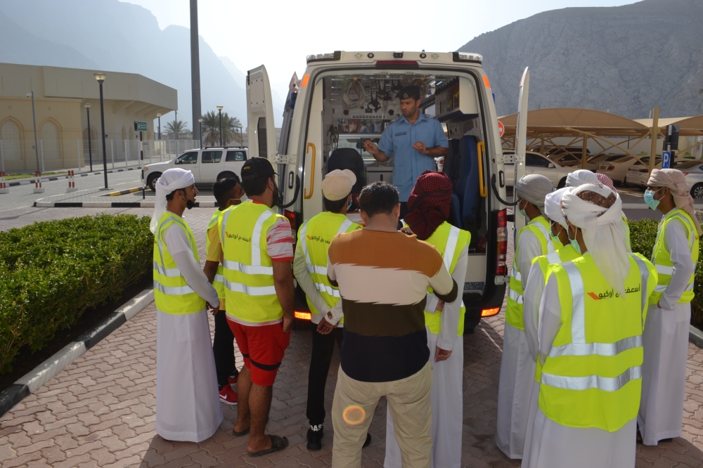 محاضرات توعوية لإصابات الملاعب والسلامة بمسندم