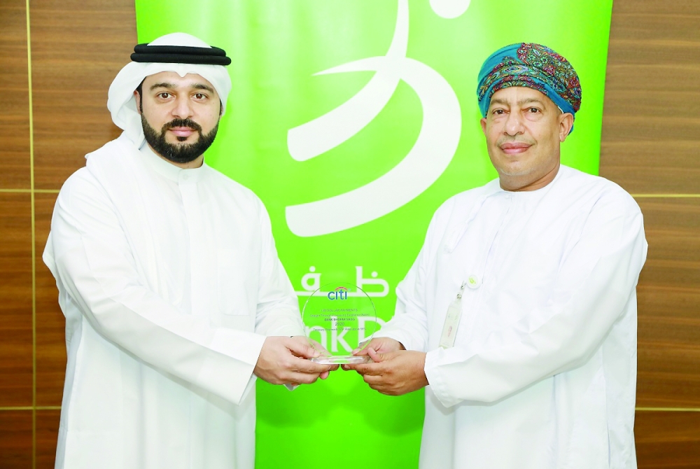 بنك ظفار يحصد جائزة “سيتي بنك”