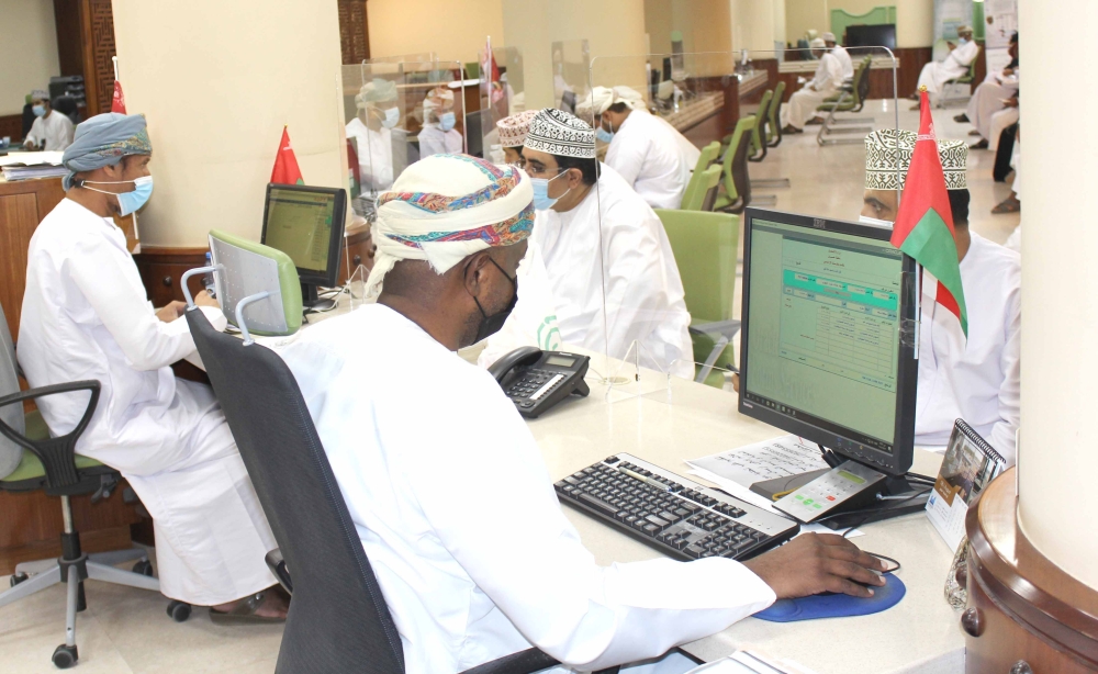 اعتماد نظام العقود للعمانيين فـي وحدات الجهاز الإداري للدولة