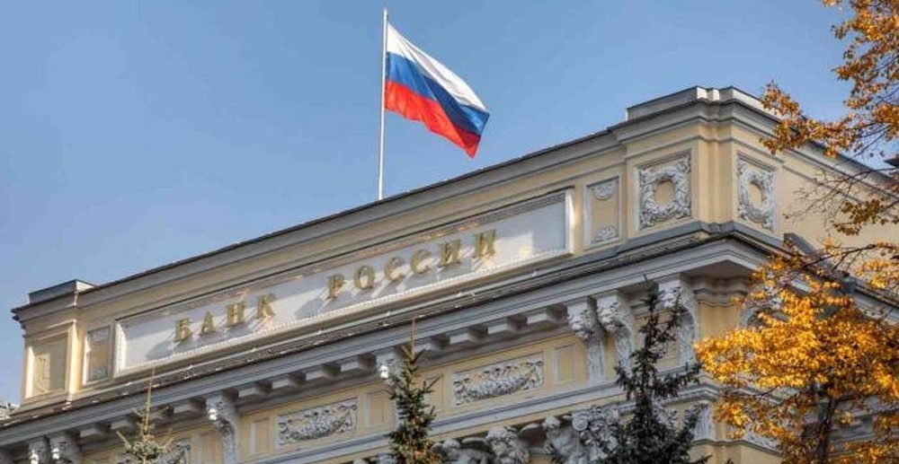 الاتحاد الأوروبي يبدأ فرض العقوبات على البنك المركزي الروسي