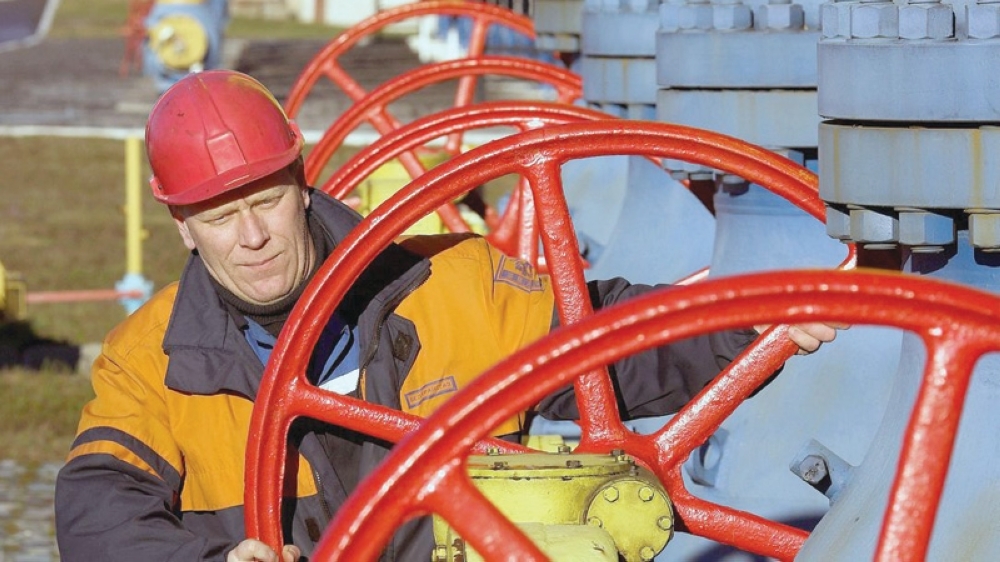 Oil soars on Russia nuclear alert, bank sanctions impact