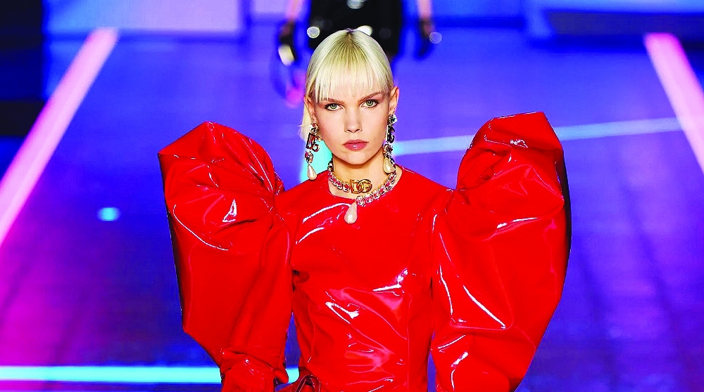 Dolce & Gabbana go futuristic in Milan, Versace plays with contrasts