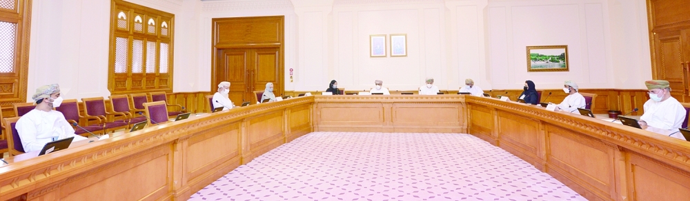 استعراض مرئيات توظيف التقنية والتجارة الإلكترونية بـ«الدولة»