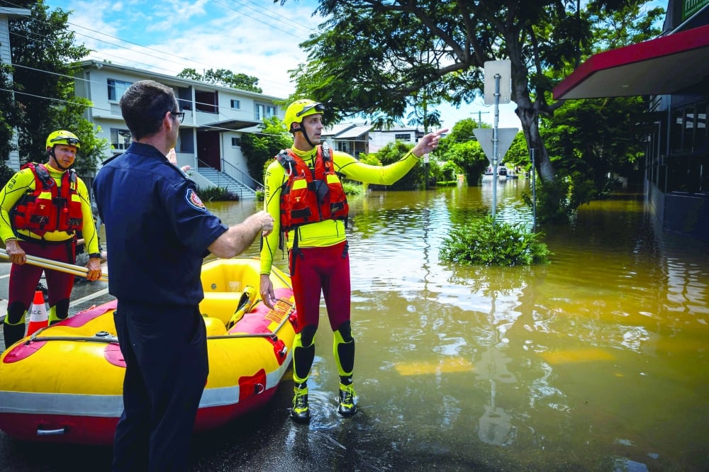 Thousands evacuated from Australia floods