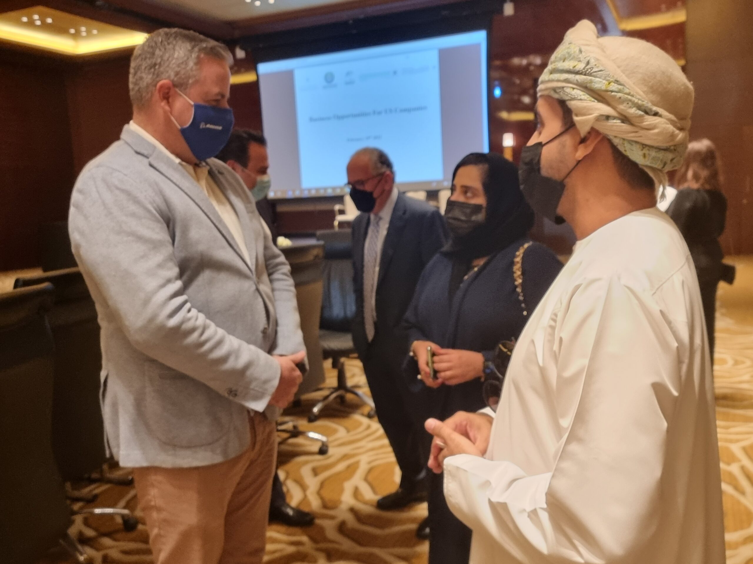 رجال الأعمال العمانيين ونظراؤهم الأمريكيون يبحثون الفرص التجارية المشتركة