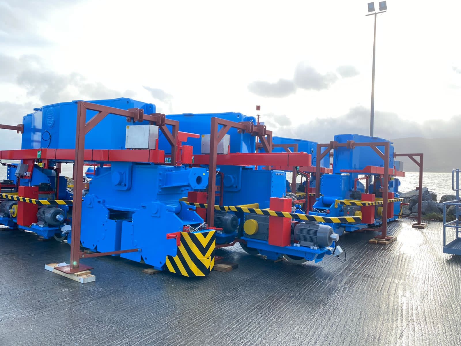 انجاز 60% من مشروع رافعات الحاويات بالرصيف التجاري لميناء الدقم