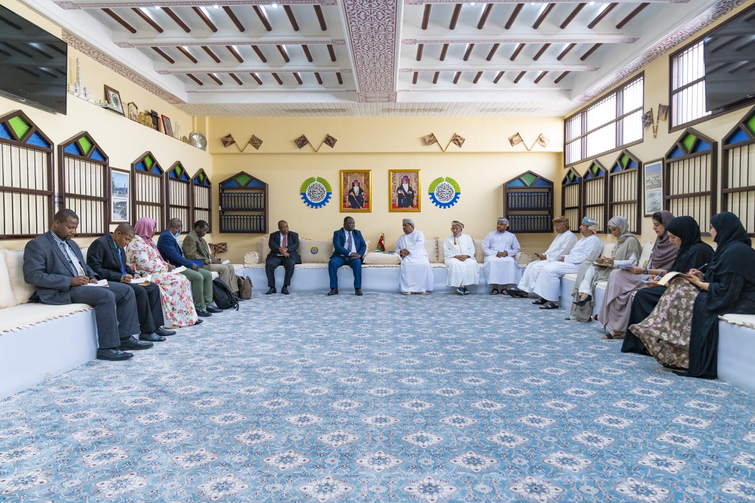 الغرفة تستعرض الفرص الاستثمارية مع وفد تجاري تنزاني