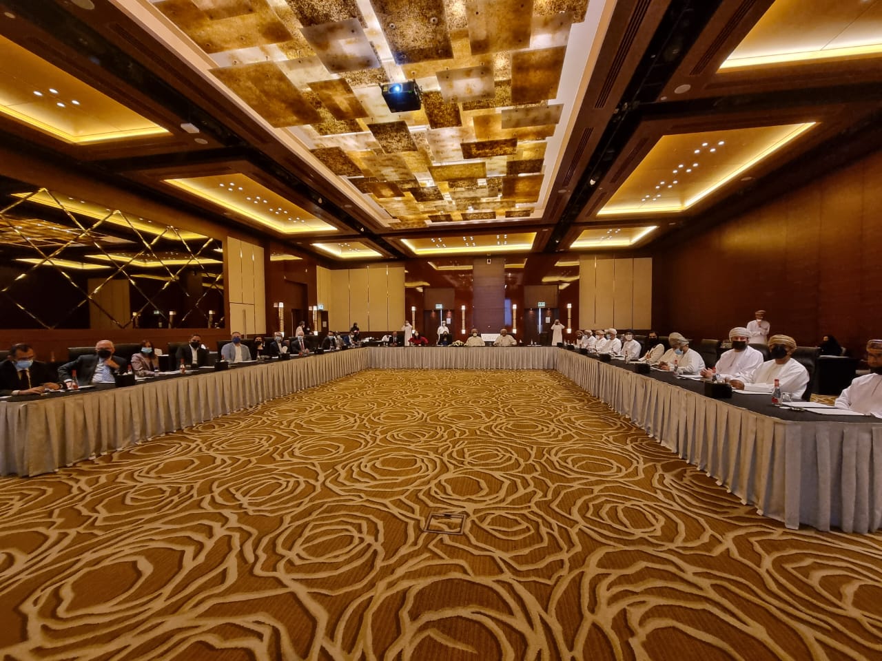 رجال الأعمال العمانيين ونظراؤهم الأمريكيون يبحثون الفرص التجارية المشتركة