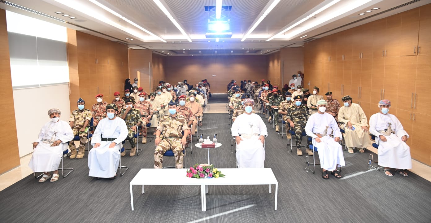 منتسبي دورة الدفاع الوطني التاسعة يطلعون على إمكانيات المنطقة الاقتصادية الخاصة بالدقم