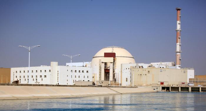 أمريكا تعيد إعفاء إيران من العقوبات