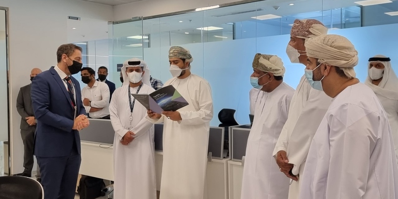 وزير التجارة والصناعة وترويج الاستثمار يزور عددًا من المنشآت والشركات في إمارة أبوظبي