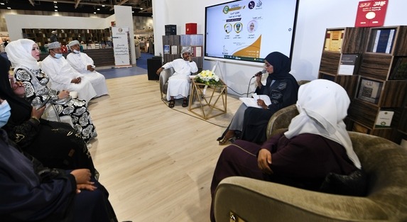 فعاليات معرض مسقط الدولي للكتاب : جلسة حوارية حول خفايا السرد