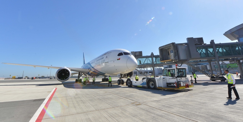 ارتفاع عدد الرحلات الداخلية عبر مطار مسقط الدولي بنهاية نوفمبر 2021.. النشرة الاقتصادية