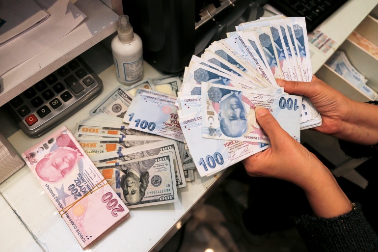 الليرة التركية تنخفض6ر2 بالمئة مع تصاعد التوتر بين روسيا وأوكرانيا