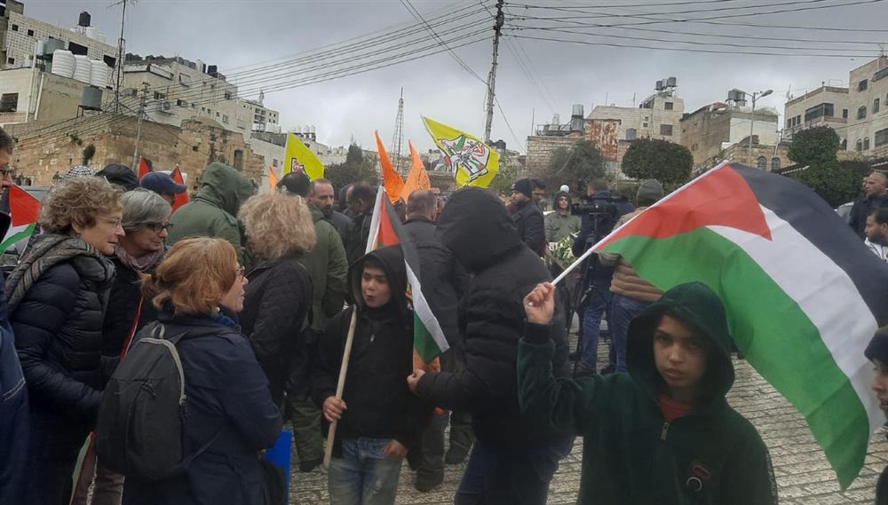 إصابة عشرات الفلسطينيين اليوم إثر مواجهات مع الاحتلال الإسرائيلي