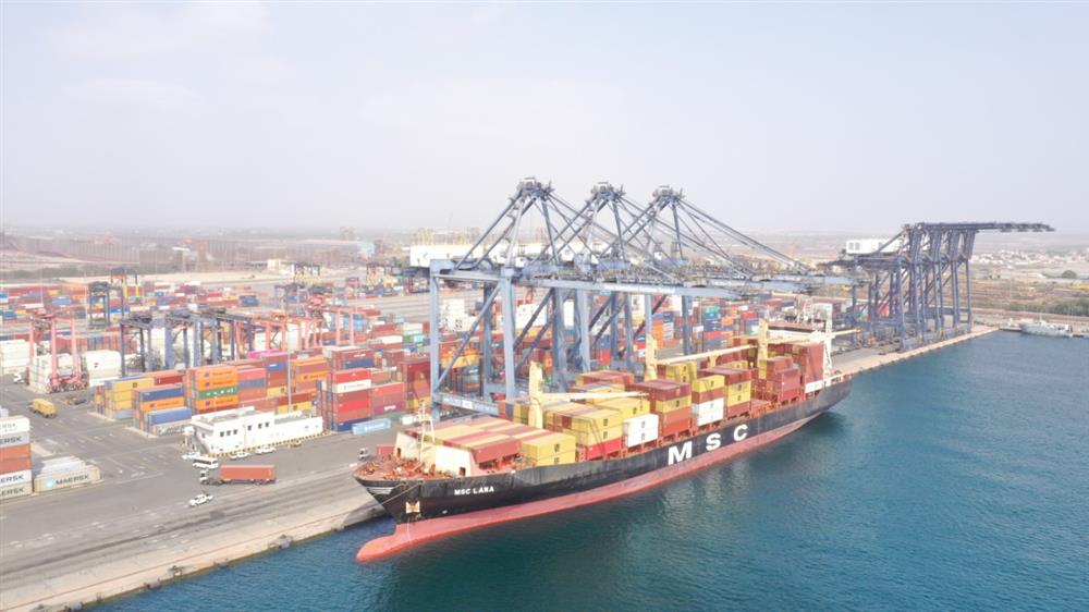 مجموعة أسياد تفتح خطًّا ملاحيًّا مباشرًا مع الموانئ السنغافورية والماليزية لنقل الحاويات.. النشرة الاقتصادية