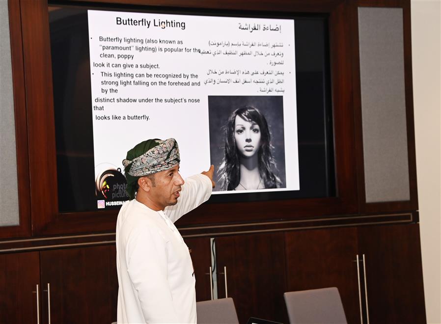 فعاليات معرض مسقط الدولي للكتاب: حلقتا عمل في التصوير الضوئي