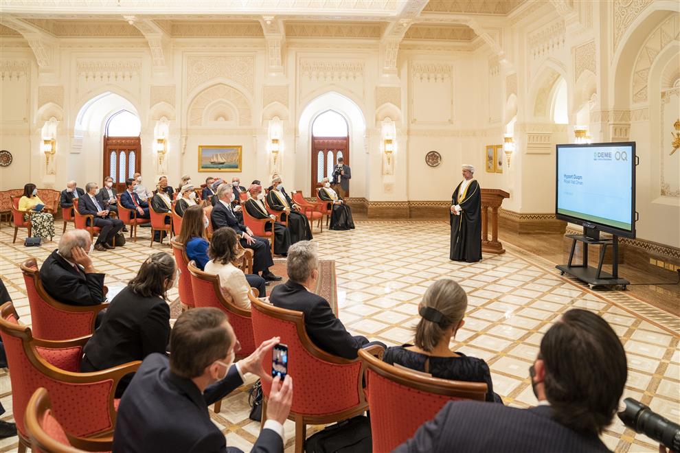 جلالة الملك فيليب ليوبولد لويس ماري ملك البلجيكيين يشاهد عرضًا مرئيًّا حول مشروع هايبورت الدقم