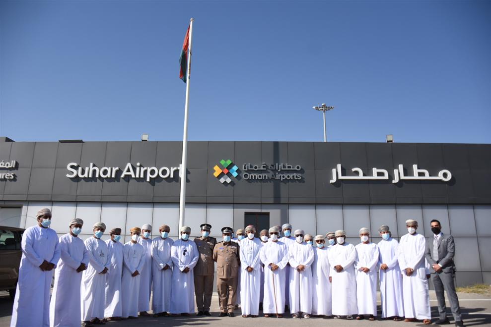 بحث خطط تطوير مطار صحار