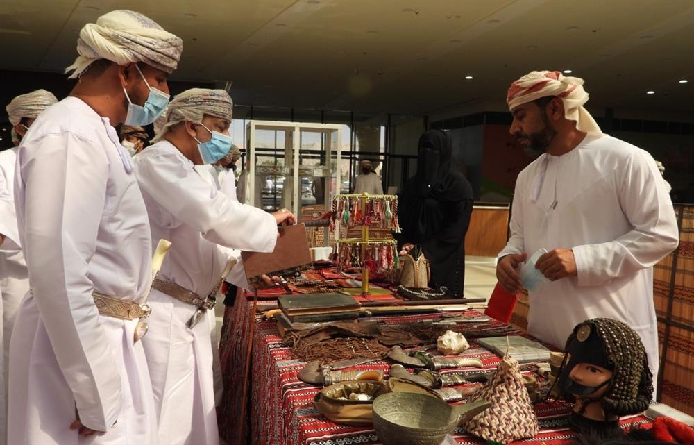 افتتاح معرض للصناعات الحرفية بولاية عبري