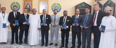 تدشين كتاب “ممارسة الأعمال التجارية في سلطنة عُمان”