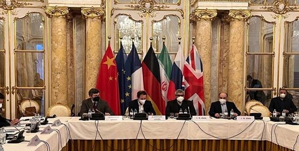 ماكرون يضغط على إيران للموافقة على صفقة لإحياء الاتفاق النووي