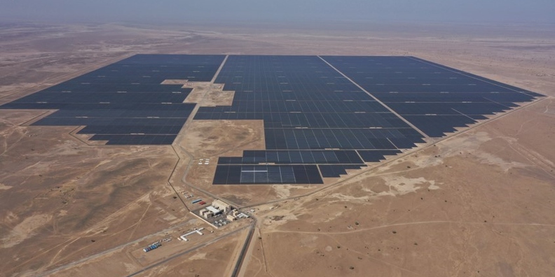 سلطنة عُمان في المرتبة الثالثة على مستوى الشرق الأوسط وشمال أفريقيا في الطاقة المتجددة.. النشرة الاقتصادية