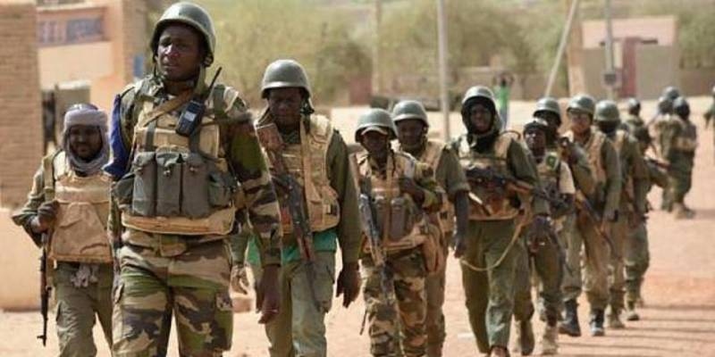 مقتل 8 جنود وإصابة 14 آخرين باشتباكات مع مسلحين شمال مالي