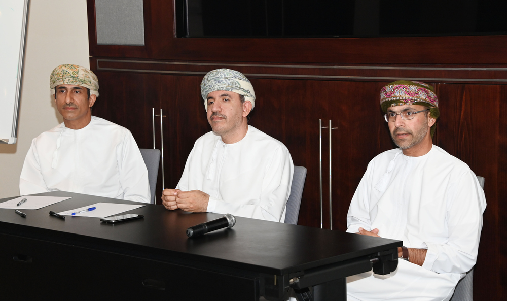 فعاليات معرض مسقط الدولي للكتاب :”واقع الترجمة العلمية إلى اللغة العربية”