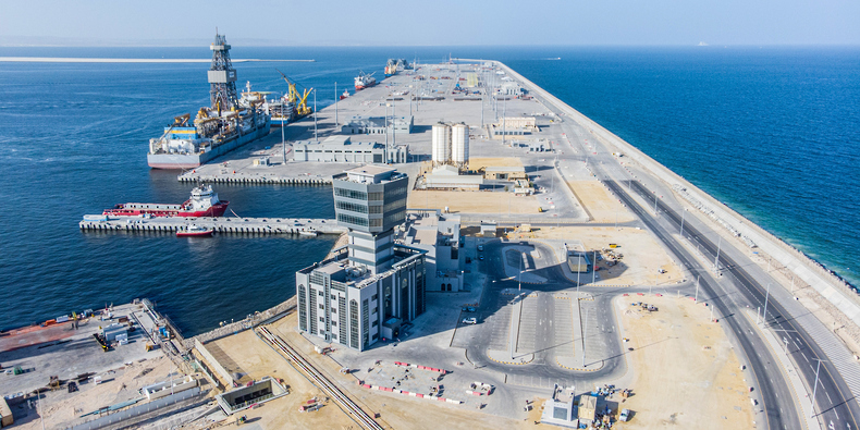 شركة موانئ أسياد – الدقم تبدأ أعمالها التشغيلية لإدارة وتشغيل محطة البضائع العامة بميناء الدقم