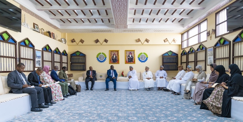 غرفة تجارة وصناعة عُمان تستقبل وفدًا تجاريًّا تنزانيًّا