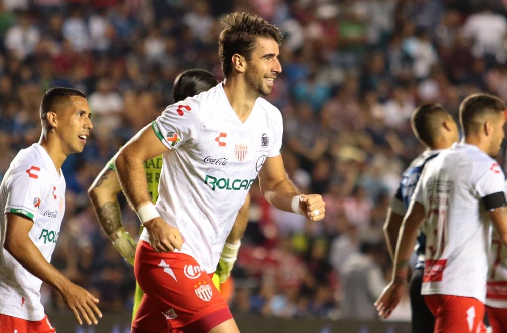 باتشوكا يعبر نيكاكسا ويتصدر الدوري المكسيكي